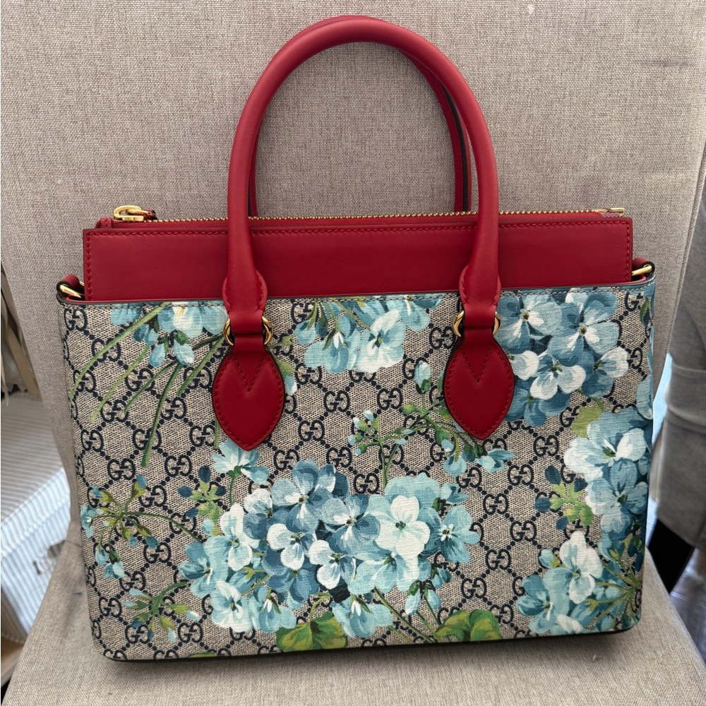 EUC Gucci GG Supreme Monogram Medium Blooms Zip Top Two Way Tote